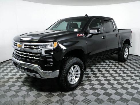 Used 2022 Chevrolet Silverado 1500 LTZ w/ LTZ Convenience Package II AWD/4WD image 26