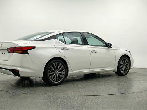Used 2025 Nissan Altima 2.5 SV FWD image 9