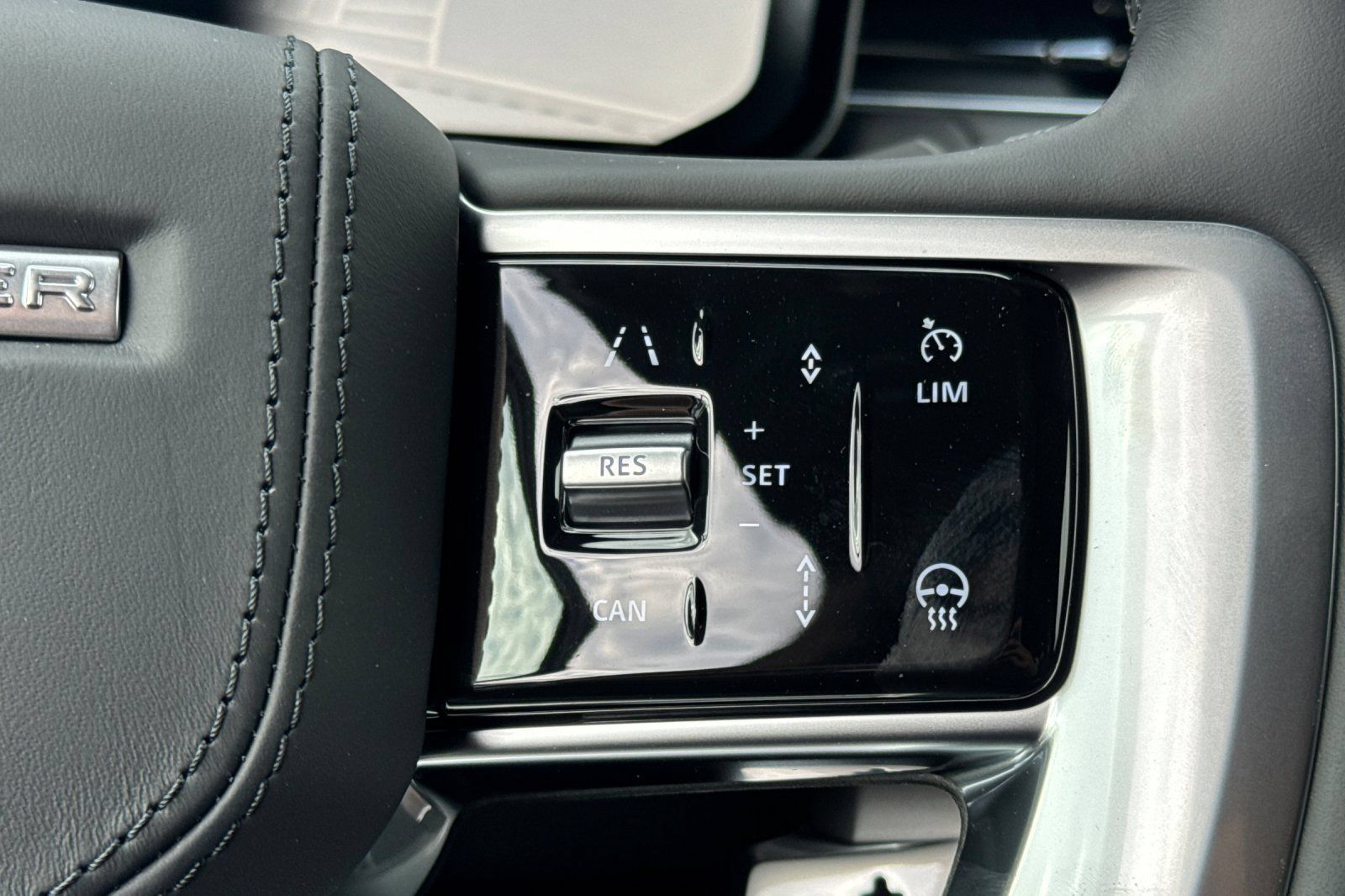 New 2026 Land Rover Range Rover Long Wheelbase SE AWD/4WD image 29
