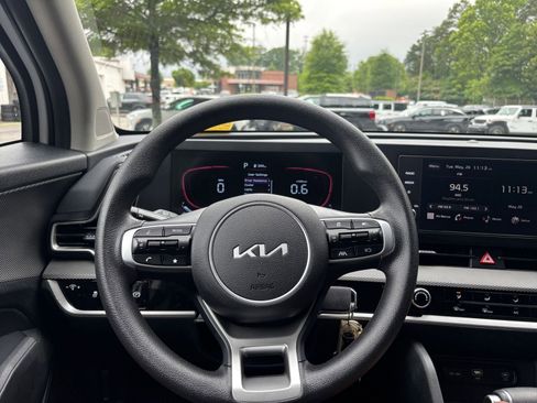 Used 2025 Kia Sportage LX FWD image 28
