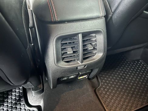 Used 2022 Jeep Cherokee Trailhawk w/ Comfort/Convenience Group image 16