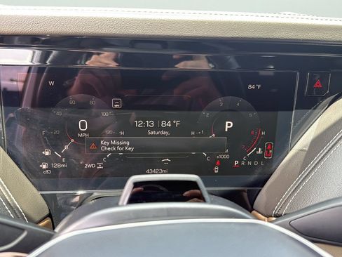 Used 2025 GMC Yukon Denali Ultimate AWD/4WD image 13