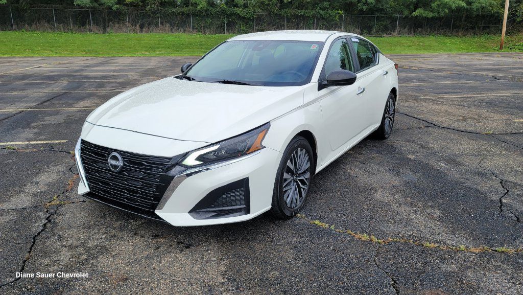 Used 2025 Nissan Altima 2.5 SV FWD image 5
