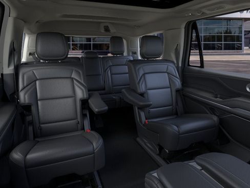 Used 2026 Lincoln Navigator Reserve AWD/4WD image 11