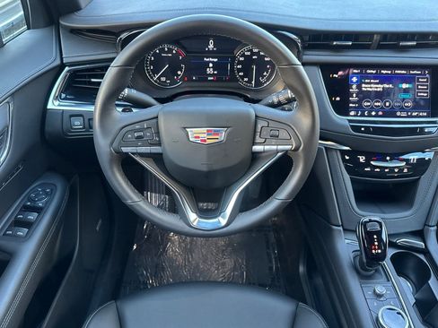 Used 2025 Cadillac XT6 Luxury FWD image 15