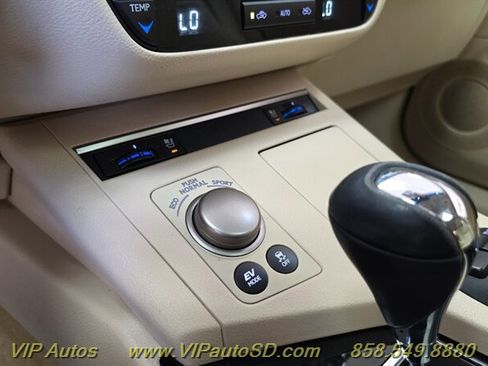 Used 2014 Lexus ES 300h w/ Premium Package w/Bamboo Trim image 22