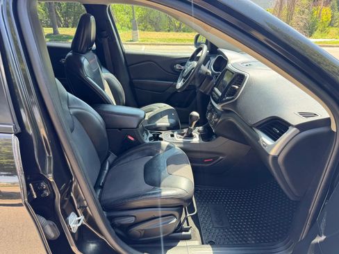 Used 2015 Jeep Cherokee Trailhawk w/ Cold Weather Group AWD/4WD image 18