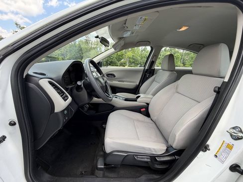 Used 2018 Honda HR-V LX image 10