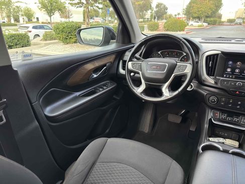Used 2020 GMC Terrain SLE w/ Elevation Edition image 21