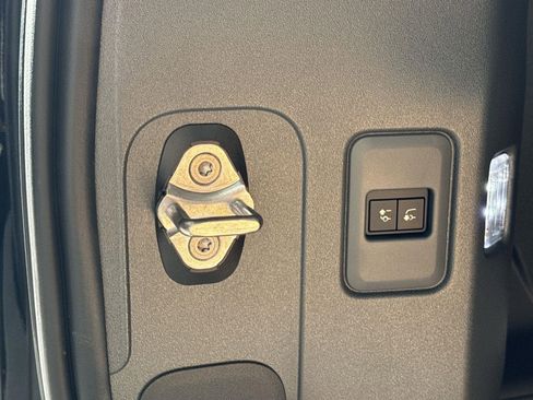 Certified 2025 Land Rover Defender 110 S image 32