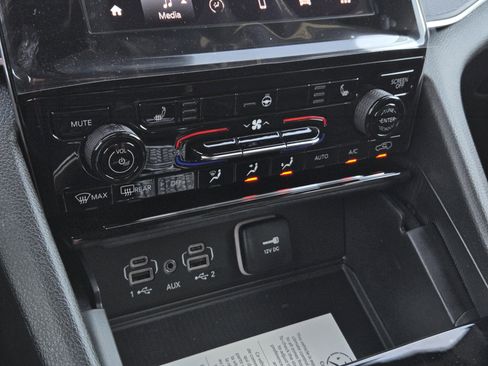 New 2025 Jeep Grand Cherokee L Altitude image 11