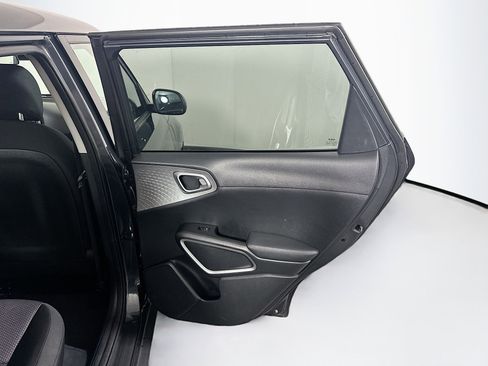 Used 2025 Kia Soul LX w/ LX Technology Package image 30