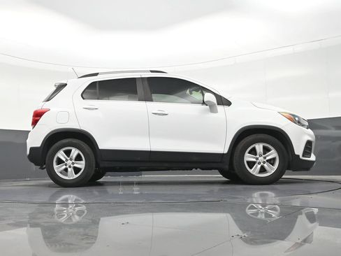 Used 2020 Chevrolet Trax LT w/ LT Convenience Package FWD image 28
