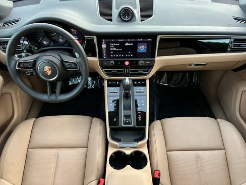 Certified 2025 Porsche Macan AWD/4WD image 6