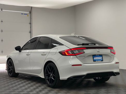 Used 2023 Honda Civic Sport image 9