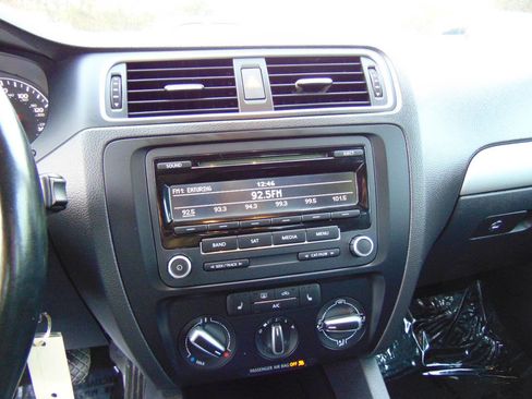 Used 2014 Volkswagen Jetta SE image 23