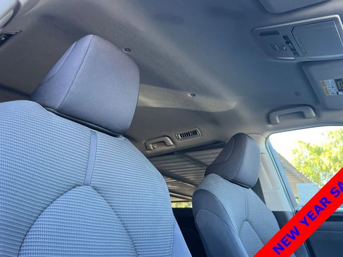 Used 2021 Toyota Highlander LE image 18