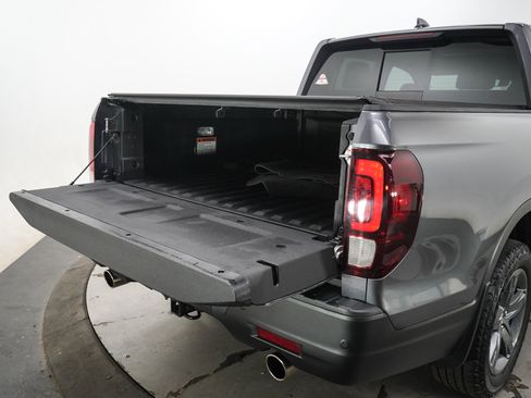 Used 2023 Honda Ridgeline RTL-E image 9