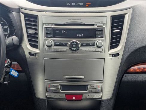 Used 2010 Subaru Outback 2.5i Limited image 12