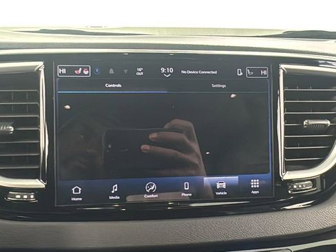 Used 2025 Chrysler Pacifica Select image 27