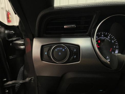 Used 2018 Ford Mustang GT w/ Black Accent Pkg RWD image 23