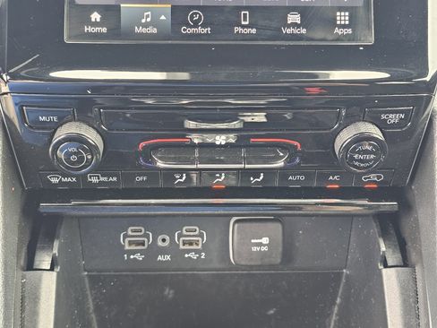 Used 2024 Jeep Grand Cherokee Laredo RWD image 28