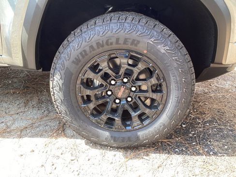 New 2026 GMC Canyon Elevation w/ Convenience Package image 9