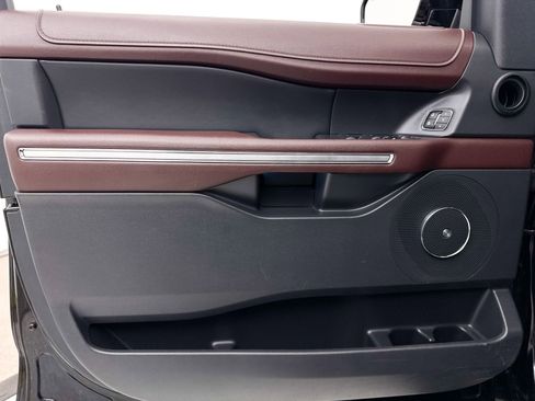 Used 2024 Ford Expedition Limited image 28