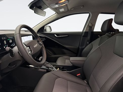 Used 2025 Kia Niro EX FWD image 9