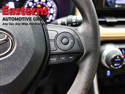 Used 2022 Toyota RAV4 XLE AWD/4WD image 16