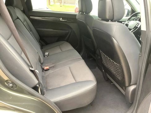 Used 2013 Kia Sorento LX w/ Convenience Pkg image 13