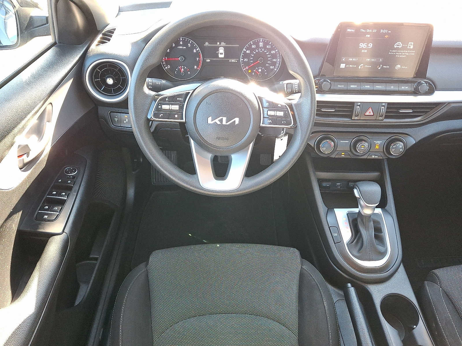 Used 2023 Kia Forte LXS w/ LXS Technology Package FWD image 12