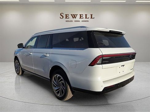 New 2025 Lincoln Navigator L Reserve image 3