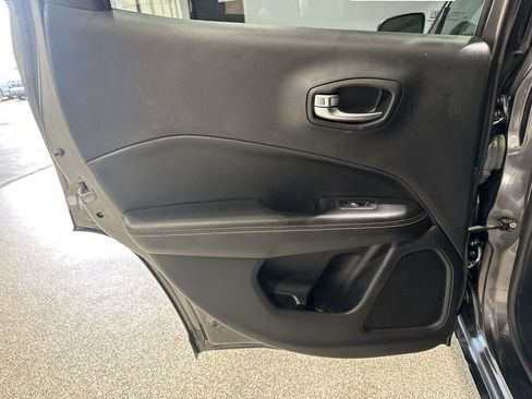 Used 2019 Jeep Compass Latitude w/ Cold Weather Group AWD/4WD image 13