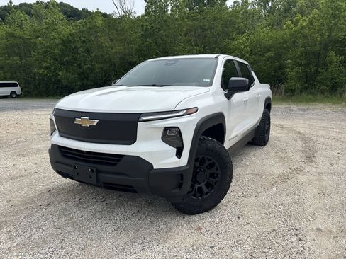 Used 2024 Chevrolet Silverado EV W/T AWD/4WD image 11