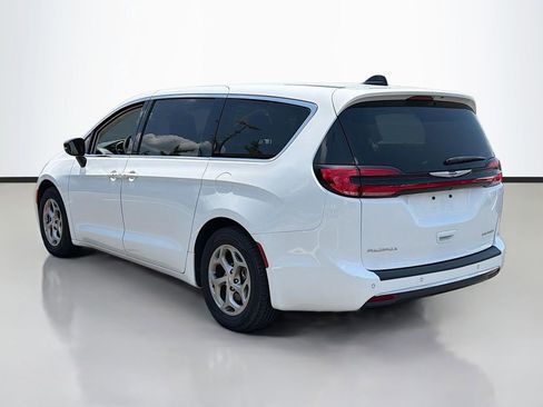 Used 2024 Chrysler Pacifica Limited FWD image 8