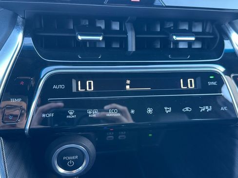 Used 2024 Toyota Venza Limited image 19