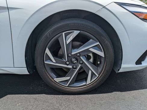 Certified 2024 Hyundai Elantra SEL w/ Convenience Package FWD image 12