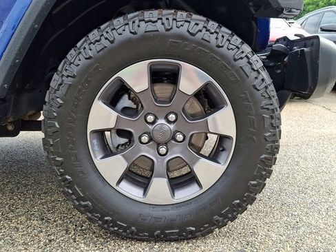 Used 2018 Jeep Wrangler Unlimited Sahara w/ Dual Top Group AWD/4WD image 8