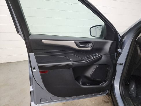 Used 2022 Ford Escape SE w/ Convenience Package image 9