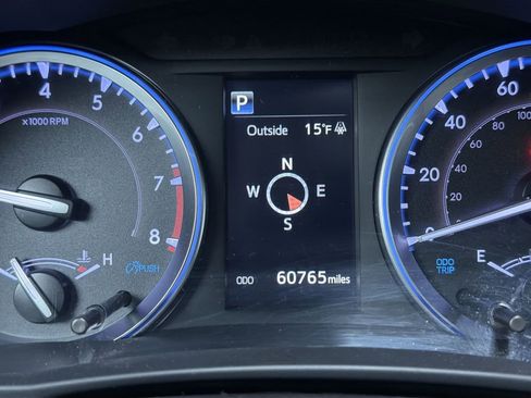 Used 2019 Toyota Highlander XLE image 27