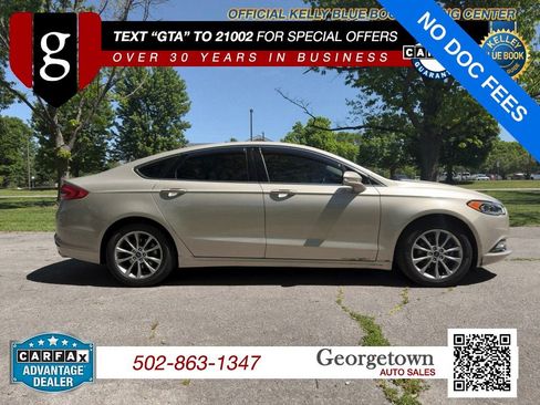 Used 2017 Ford Fusion SE w/ Fusion SE Technology Package FWD image 3