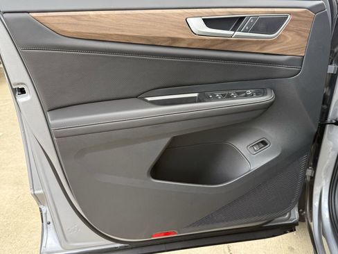 New 2026 Volkswagen Atlas SE FWD image 10