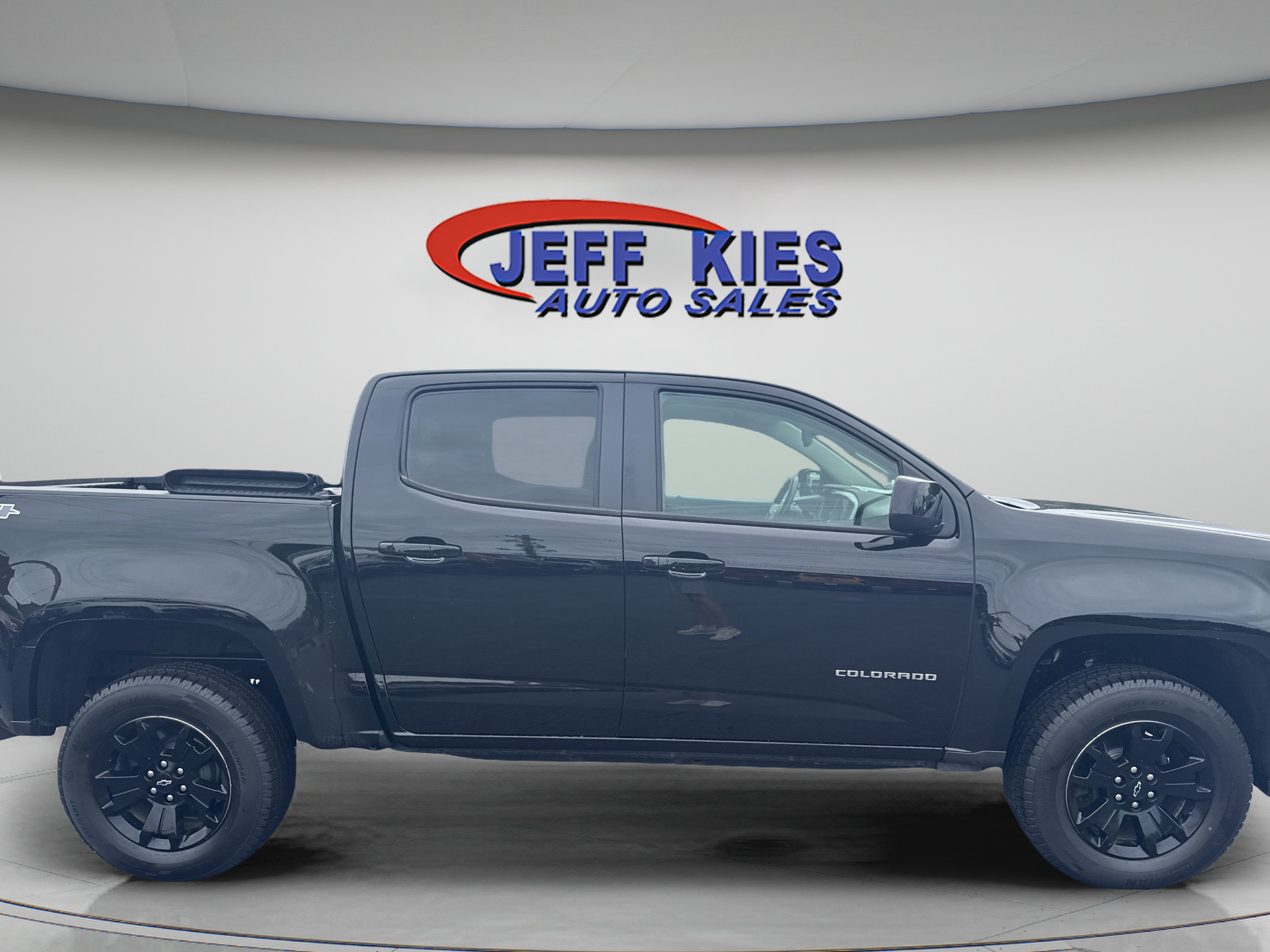 Used 2022 Chevrolet Colorado LT w/ Trail Boss Package AWD/4WD image 4