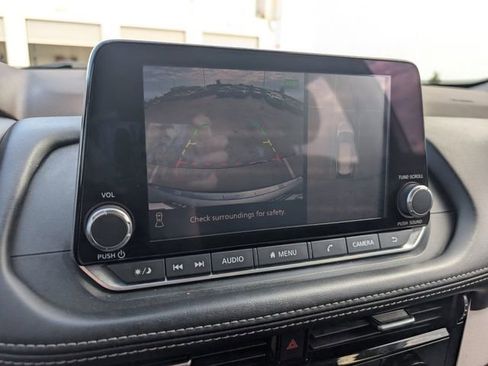 Used 2021 Nissan Rogue SV FWD image 16