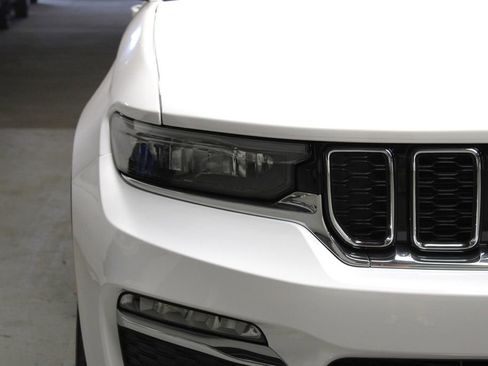 New 2025 Jeep Grand Cherokee Limited w/ Luxury Tech Group II image 31