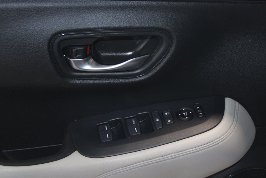 Used 2025 Honda HR-V LX image 6