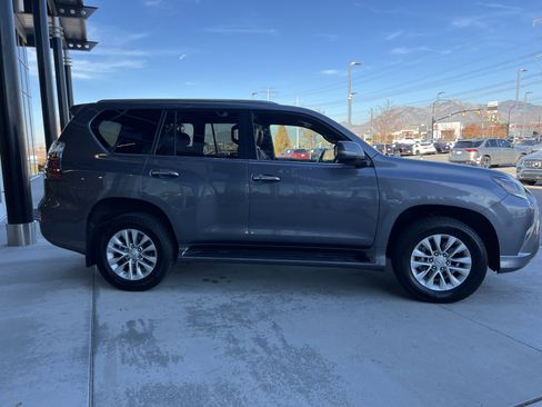 Used 2021 Lexus GX 460 Premium w/ Premium Package image 4