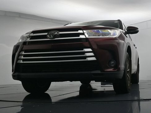 Used 2018 Toyota Highlander XLE AWD/4WD image 19