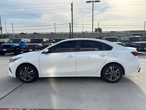Used 2024 Kia Forte LXS w/ LXS Technology Package FWD image 4